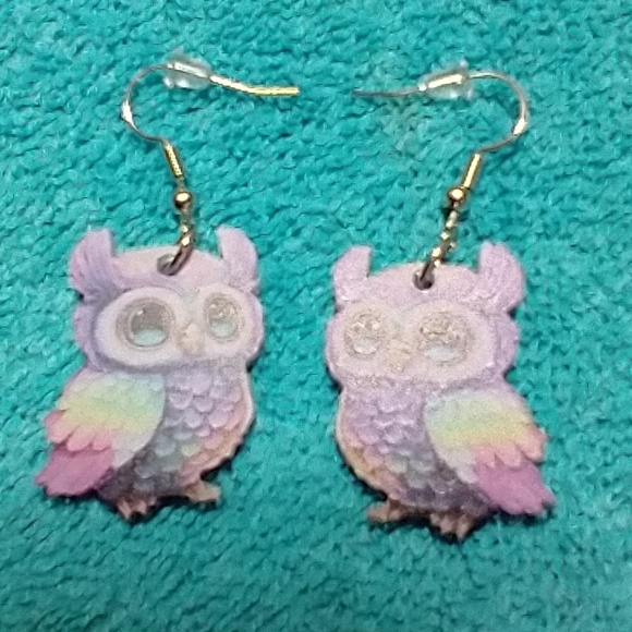 Cute colorful owl wire dangle earrings purple green yellow pink - Picture 3 of 3